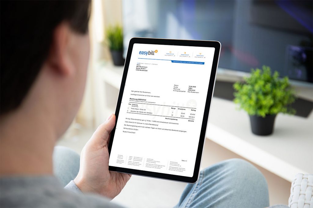 easybill Rechnung auf einem Tablet