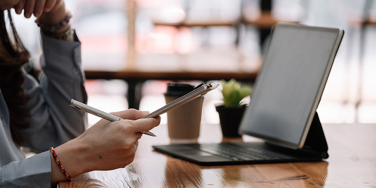 XRechnung am Laptop online schreiben