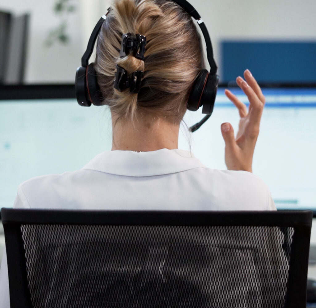 Frau im Kundensupport mit Headset