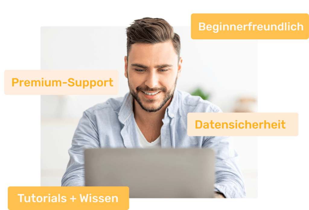 Lächelnder Geschäftsmann nutzt easybill mit Vorteilen wie Premium-Support, Anfängerfreundlichkeit, Datensicherheit und Zugang zu Tutorials und Wissen.